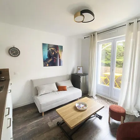Cosy A 200m Du Front De Avec Balcon شقة