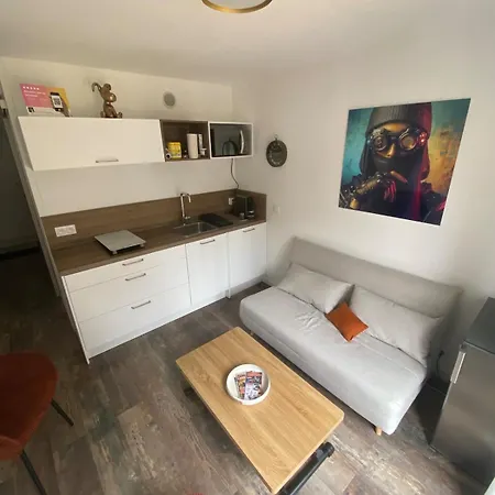 Cosy A 200m Du Front De Avec Balcon
