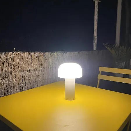 Cosy A 200m Du Front De Avec Balcon شقة *