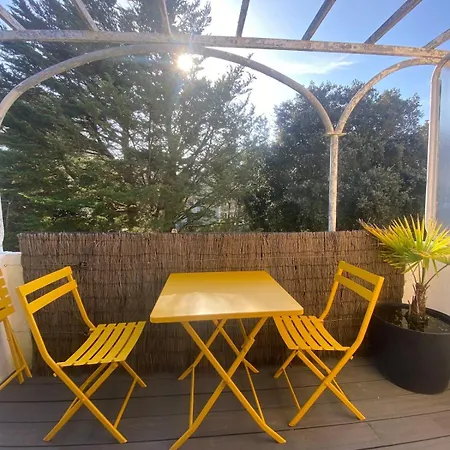 Cosy A 200m Du Front De Avec Balcon *
